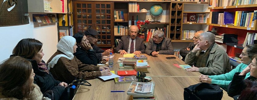 reading-off-canvas-landscape